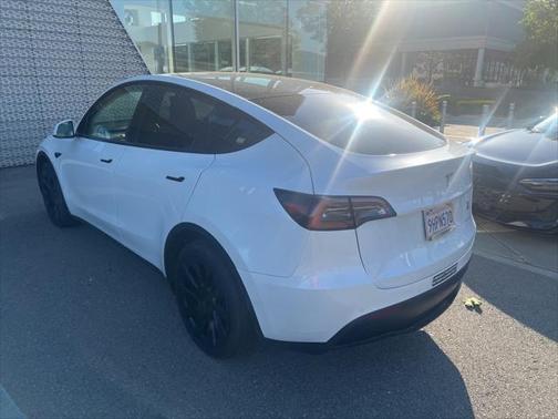 2022 Tesla Model Y Long Range Dual Motor All-Wheel Drive