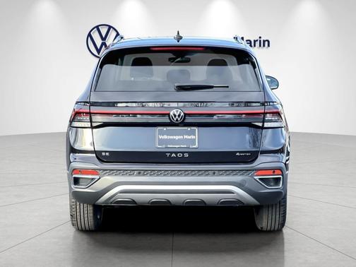 Deep Black Pearl 2026 Volkswagen Taos SE