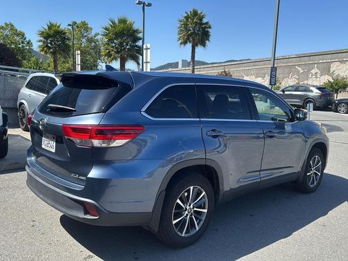 Shoreline Blue Pearl 2019 Toyota Highlander XLE