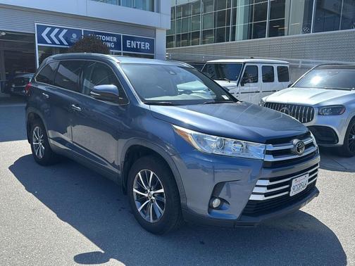 Shoreline Blue Pearl 2019 Toyota Highlander XLE