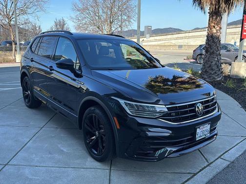 2023 Volkswagen Tiguan 2.0T SE R-Line Black
