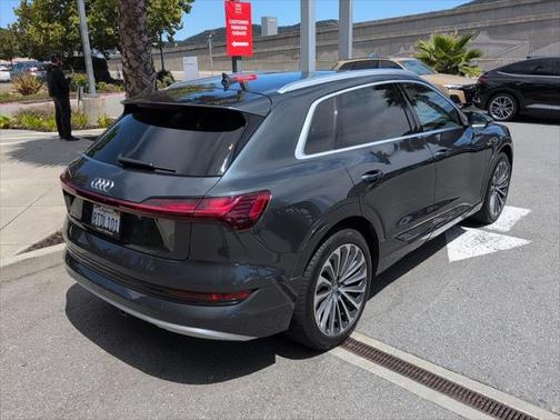 2019 Audi e-tron Premium Plus