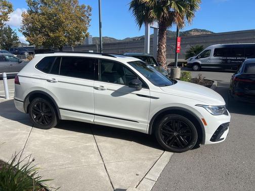 2022 Volkswagen Tiguan 2.0T SE R-Line Black 4MOTION