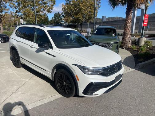 2022 Volkswagen Tiguan 2.0T SE R-Line Black 4MOTION