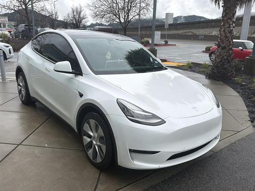 2022 Tesla Model Y Long Range Dual Motor All-Wheel Drive