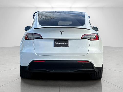 2022 Tesla Model Y Long Range Dual Motor All-Wheel Drive