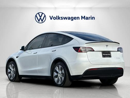 2022 Tesla Model Y Long Range Dual Motor All-Wheel Drive