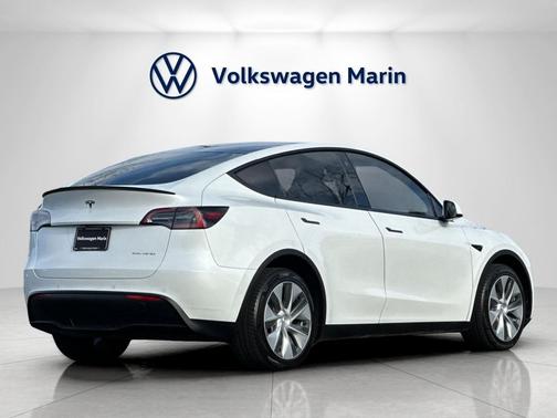 2022 Tesla Model Y Long Range Dual Motor All-Wheel Drive