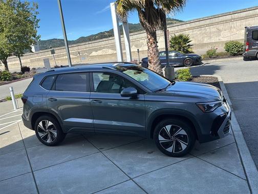 2025 Volkswagen Taos 1.5T SE