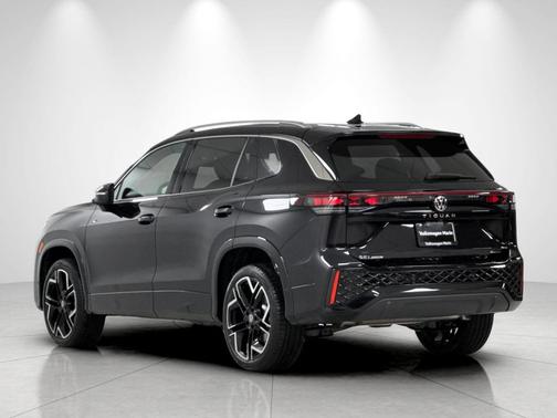 deep black pearl 2026 Volkswagen Tiguan 2.0T SEL R-Line 4MOTION