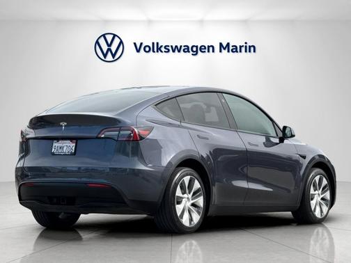 2022 Tesla Model Y Long Range Dual Motor All-Wheel Drive