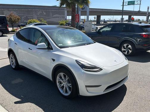 2023 Tesla Model Y Long Range Dual Motor All-Wheel Drive