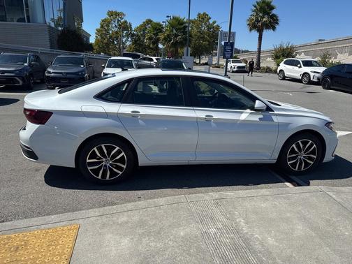 2025 Volkswagen Jetta 1.5T SE