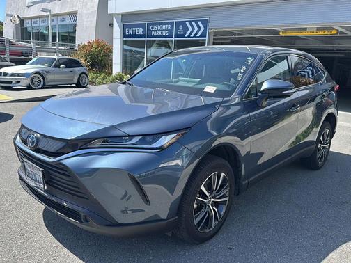 Coastal Gray Metallic 2023 Toyota Venza LE