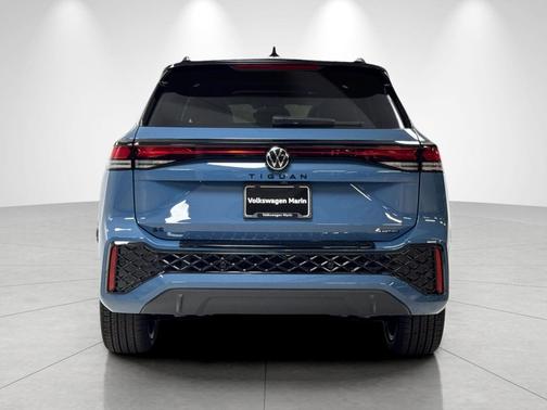Monterey Blue w/Deep Black Roof 2026 Volkswagen Tiguan 2.0T SE R-Line Black 4MOTION