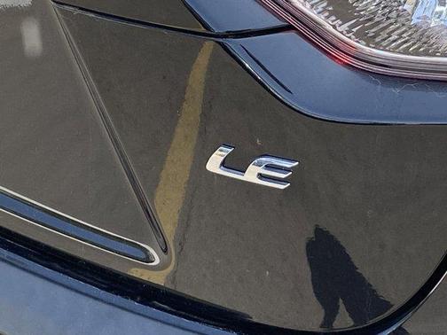 Photo 4 of 8 of 2020 Toyota Corolla LE