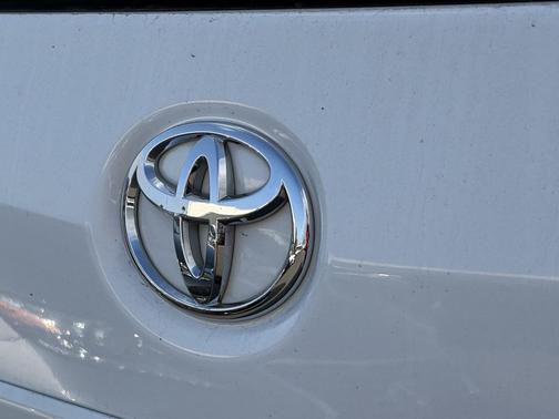 Super White 2020 Toyota Sienna SE