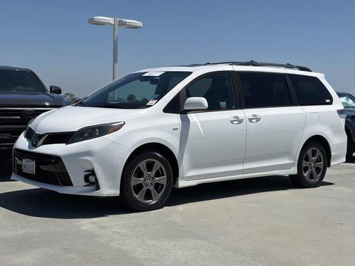2020 Toyota Sienna SE