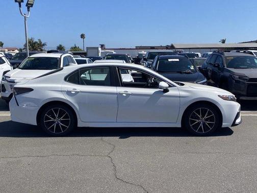 Ice 2024 Toyota Camry SE