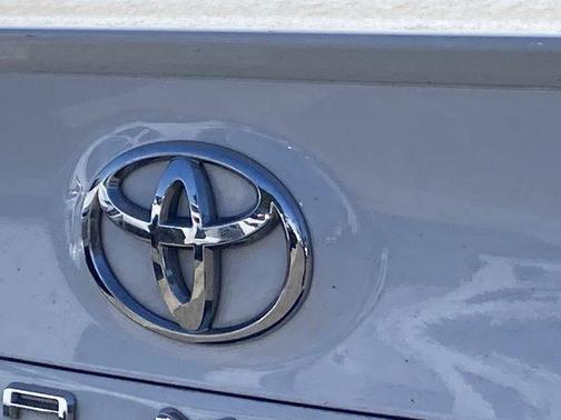 Ice 2024 Toyota Camry SE