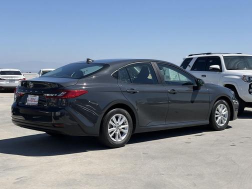 UNDERGROUND 2025 Toyota Camry LE
