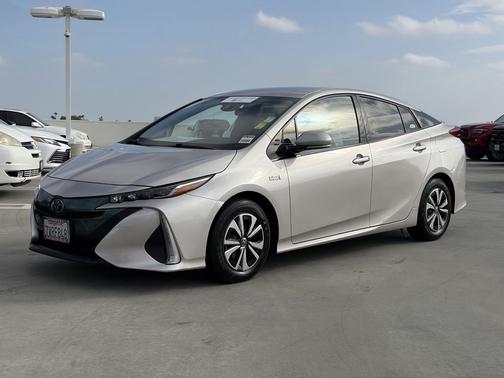 Titanium Glow 2017 Toyota Prius Prime Plus