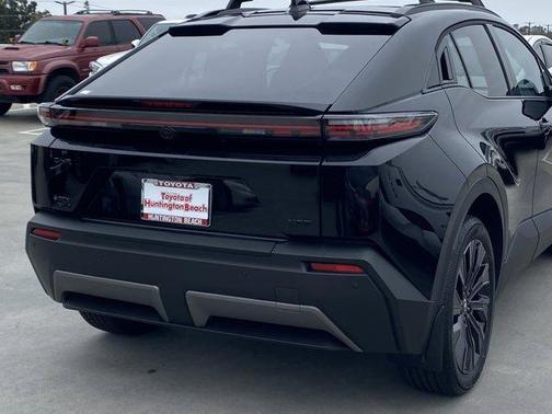 Midnight Black Metallic 2026 Toyota C-HR XSE