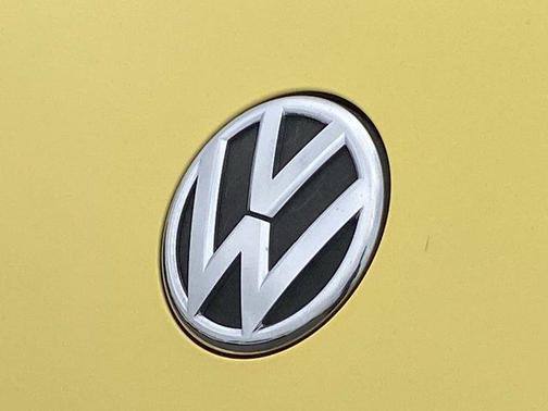 Saturn Yellow 2012 Volkswagen Beetle 2.5L