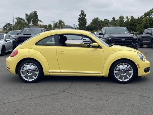 Saturn Yellow 2012 Volkswagen Beetle 2.5L