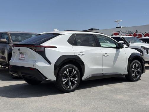 Wind Chill Pearl 2023 Toyota bZ4X XLE