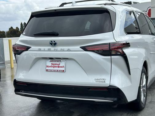 Wind Chill Pearl 2024 Toyota Sienna Limited
