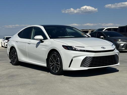 Wind Chill Pearl 2026 Toyota Camry XLE