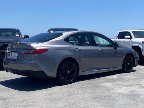 Metal 2025 Toyota Camry SE