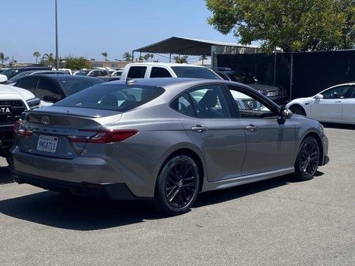 Metal 2025 Toyota Camry SE