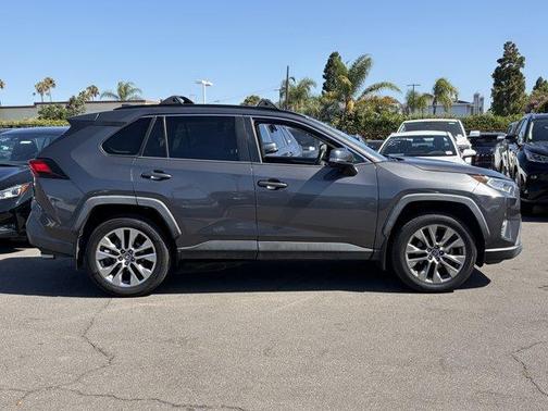 Magnetic Gray Metallic 2019 Toyota RAV4 XLE Premium