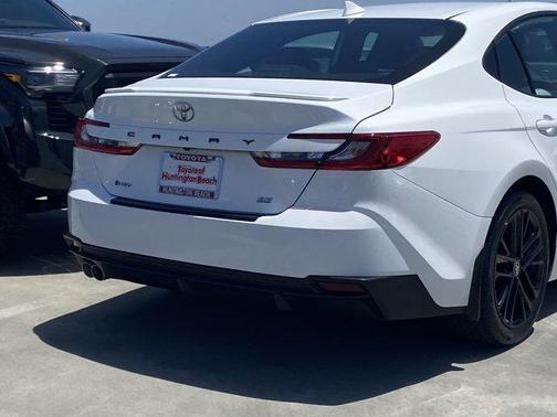 Ice 2025 Toyota Camry SE