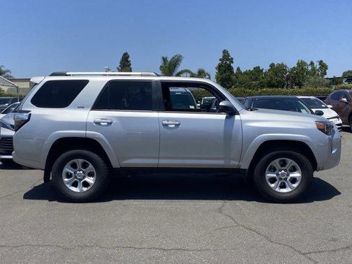 Classic Silver Metallic 2024 Toyota 4Runner SR5