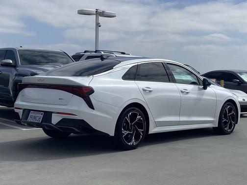 Snow White Pearl 2025 Kia K5 GT-Line