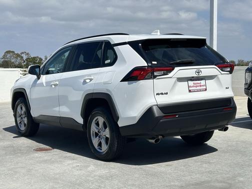 Ice Cap 2025 Toyota RAV4 XLE