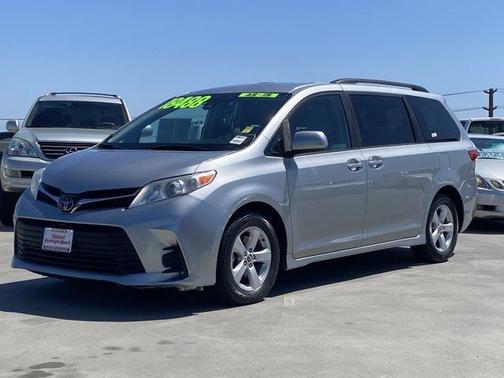 Celestial Silver Metallic 2019 Toyota Sienna LE