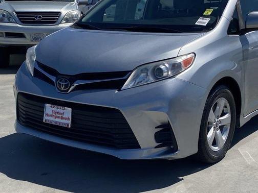 Celestial Silver Metallic 2019 Toyota Sienna LE