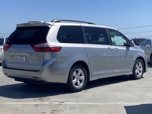 Celestial Silver Metallic 2019 Toyota Sienna LE