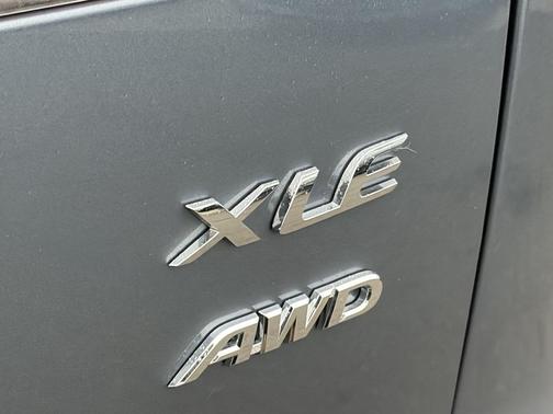 CELESTITE 2024 Toyota Corolla Cross XLE