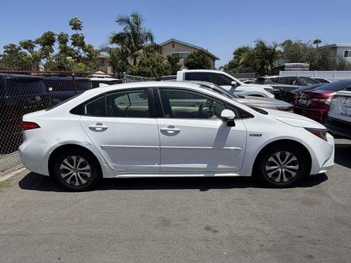 Super White 2021 Toyota Corolla Hybrid LE