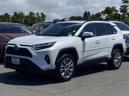 Wind Chill Pearl 2024 Toyota RAV4 XLE Premium