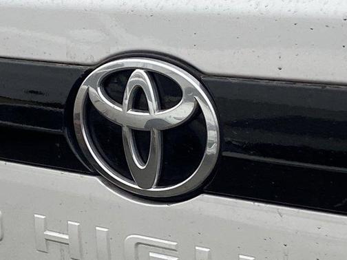 Wind Chill Pearl 2024 Toyota Grand Highlander