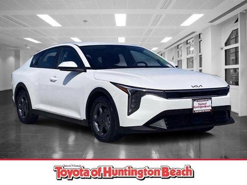 Snow White Pearl 2025 Kia K4