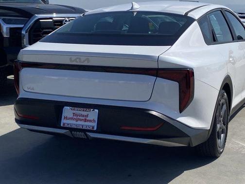 Snow White Pearl 2025 Kia K4