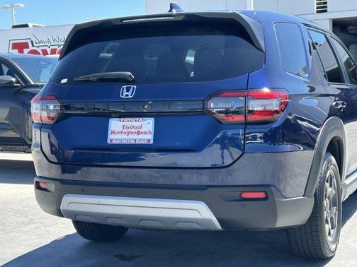 Diffused Sky Pearl 2023 Honda Pilot 2WD EX-L 8 Passenger