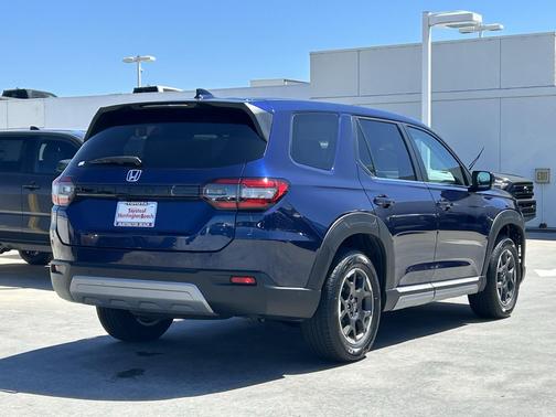 Diffused Sky Pearl 2023 Honda Pilot 2WD EX-L 8 Passenger